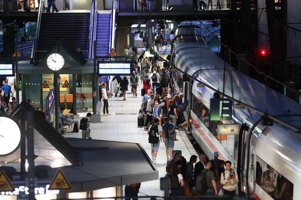Teilweise ging nichts mehr: Unwetterschäden haben den Bahnverkehr eingeschränkt.