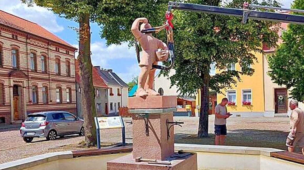 Der Zörbiger Saftjunge wird abtransportiert.
