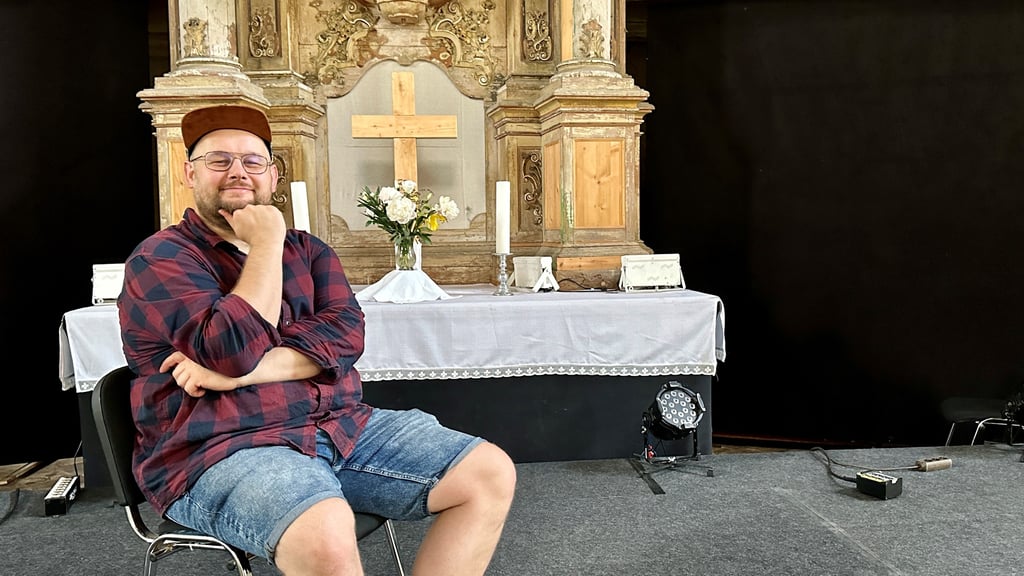 Pfarrer Lukas Gotter hat in einer TV-Show 750.000 Euro gewonnen und den Großteil des Geldes gestiftet.