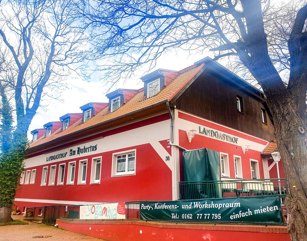 Das Café im Landgasthof „Hubertus“ in Köthen hat geschlossen, aber Pensionsgäste sind weiter willkommen.