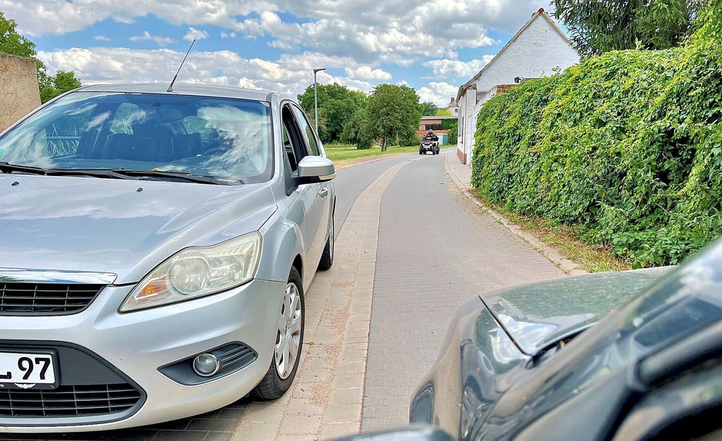 Derzeit wird es ziemlich eng auf dem Schleichweg in Nelben.