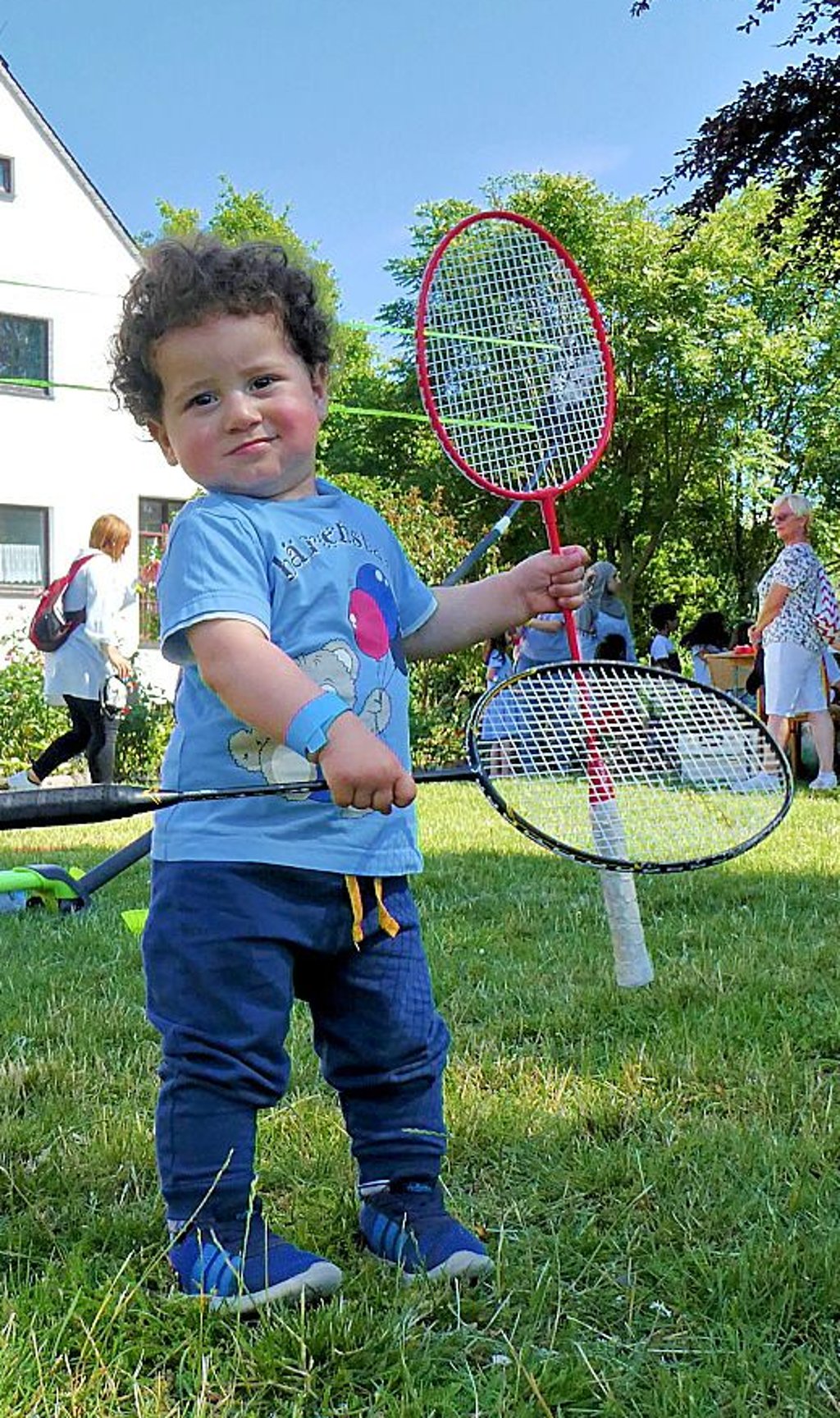 Hier hat auch der knapp zweijährige Aryan Spaß beim Spielen.