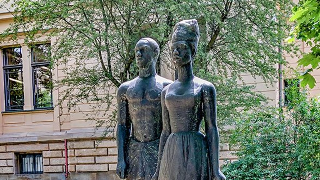 Am Universitätsring: Das Denkmal Freies Afrika von Gerhard Geyer