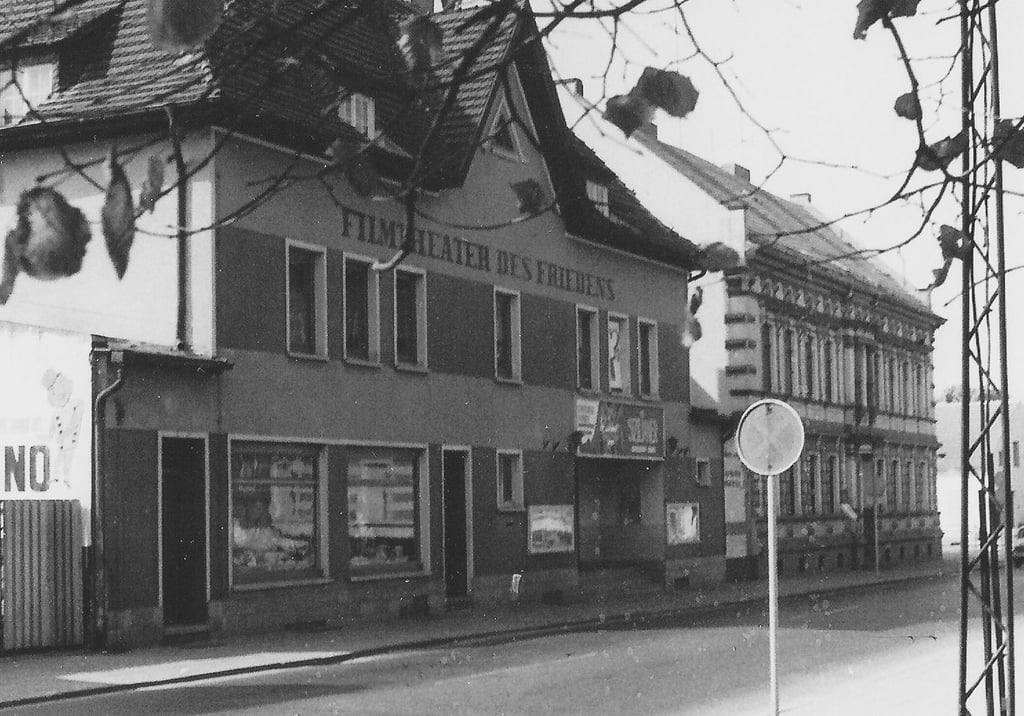 Das „Theater des Friedens“ in der Hohenerxlebener Straße schloss 1995. Seitdem gibt es in Staßfurt keine Kinos mehr.Foto: Staßfurter Geschichtsverein