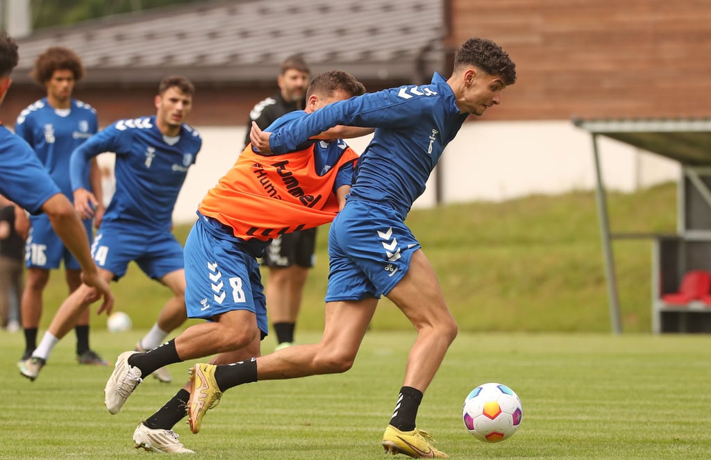 Soll in Magdeburg bleiben: der 26-jährige Daniel Elfadli (am Ball).