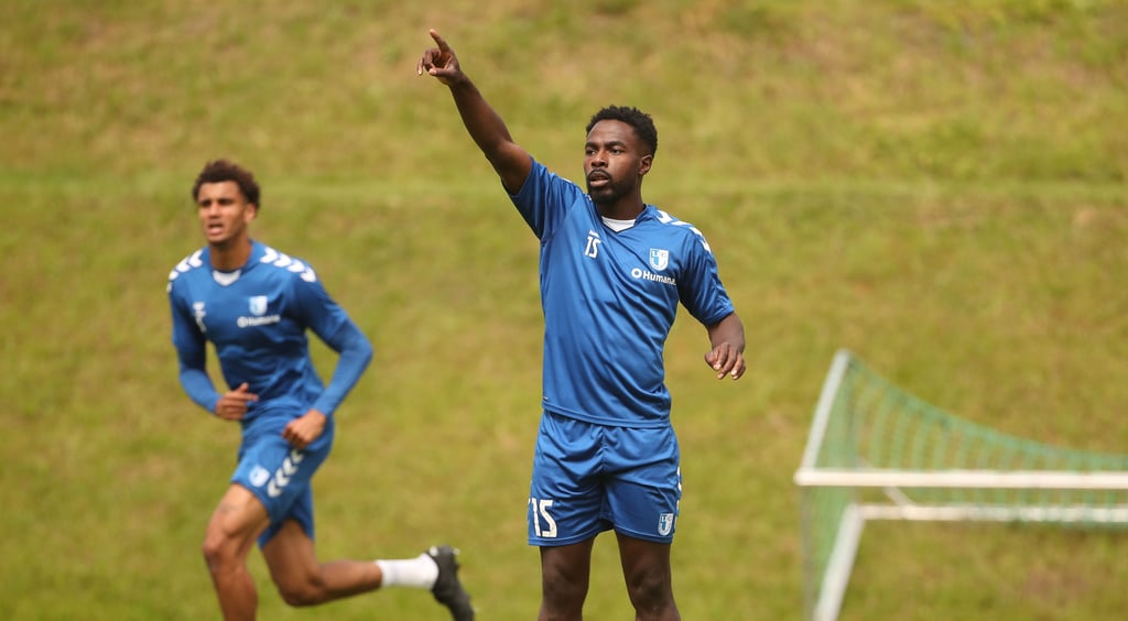 Hat sich beim 1. FC Magdeburg binnen eines halben Jahres zum Stammspieler entwickelt: Daniel Heber (r.). Der 29-Jährige will seinen Posten in der Innenverteidigung trotz neuer Konkurrenz verteidigen.