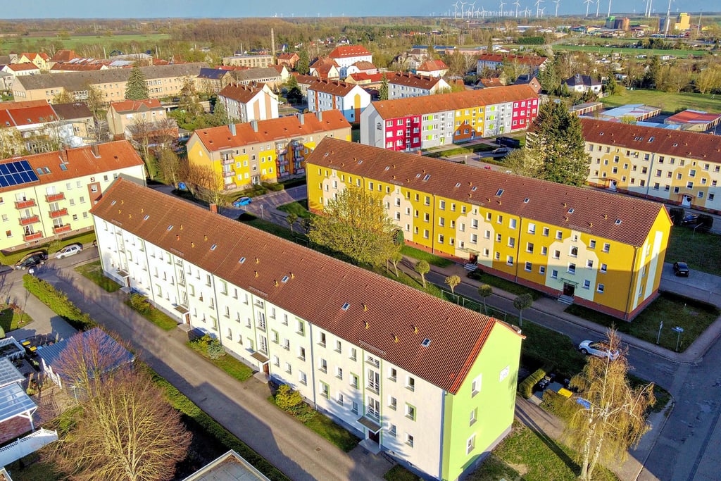 Blick auf Teile des Altneubaugebietes in Osterburg. In der Kernstadt sind noch 5695 Menschen zu Hause.