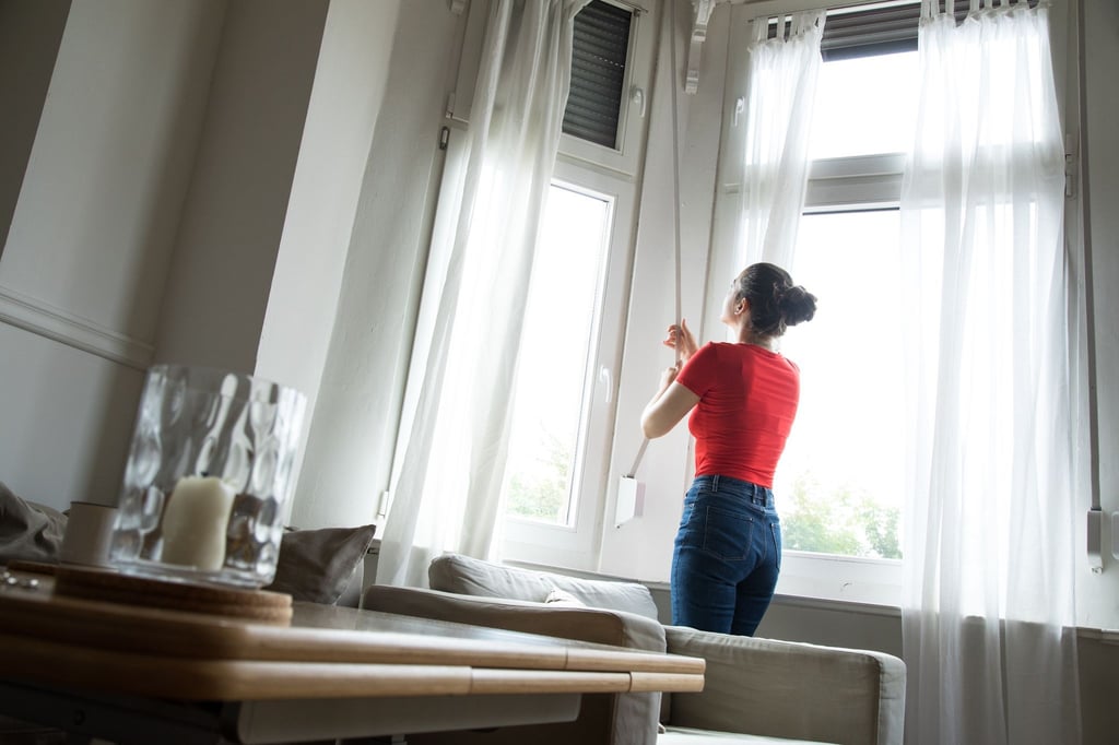 Der alternative Tipp bei Sommerhitze im Haus: Rollläden herunter lassen.