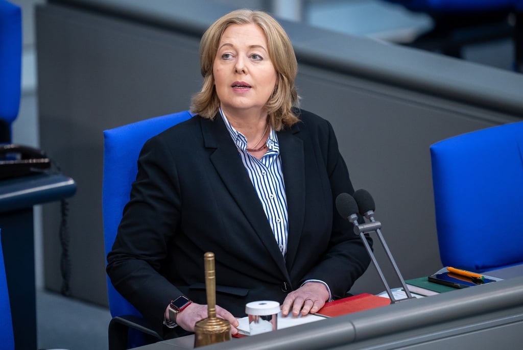 Bärbel Bas spricht in der letzten Sitzung vor der Sommerpause im Bundestag.