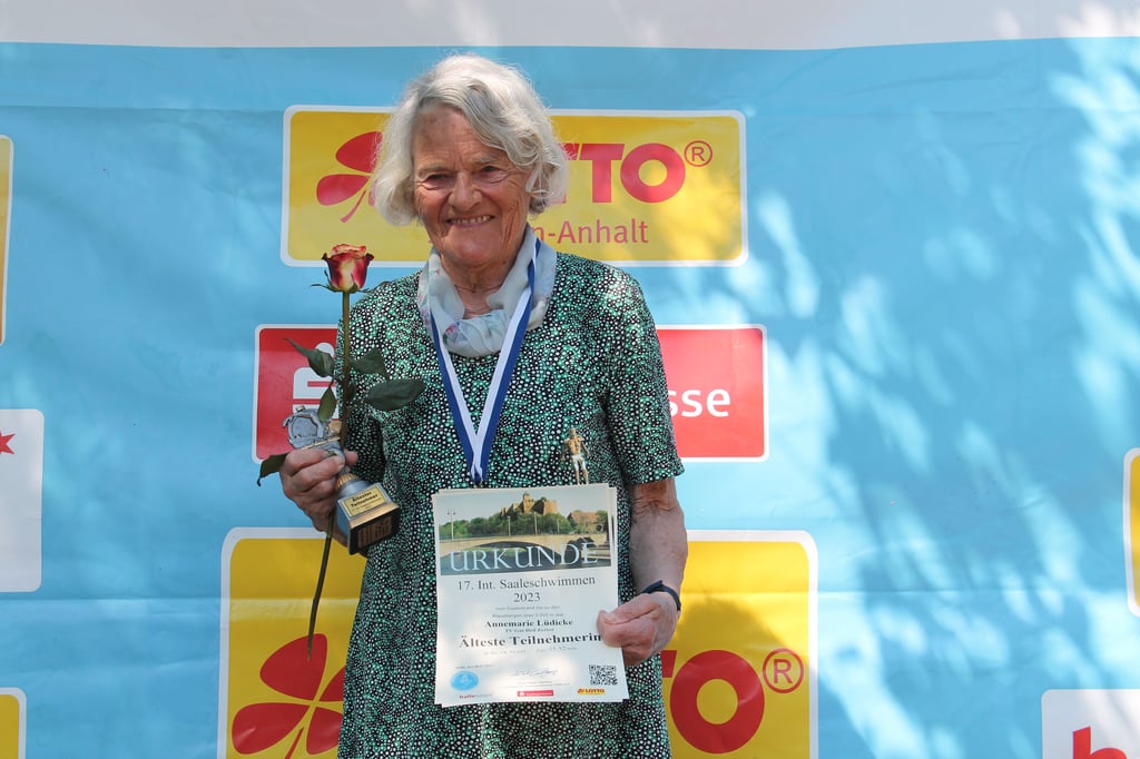 Annemarie Lüdicke war die älteste Teilnehmerein beim Saaleschwimmen, sie ist 85 Jahre alt.