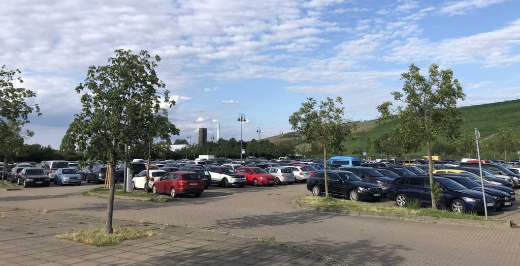 Die Auslastung auf dem Messeparkplatz Magdeburg - bei Großveranstaltungen wie in der Vorwoche dem Firmenstaffellauf ist sie gut. In der Woche bleiben die Stellplätze anonsten aber oft leer.