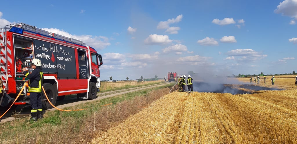 Auch an diesem warem Wochenende mussten die Feuerwehren in Schönebeck wieder zu einigen Einsätzen ausrücken.