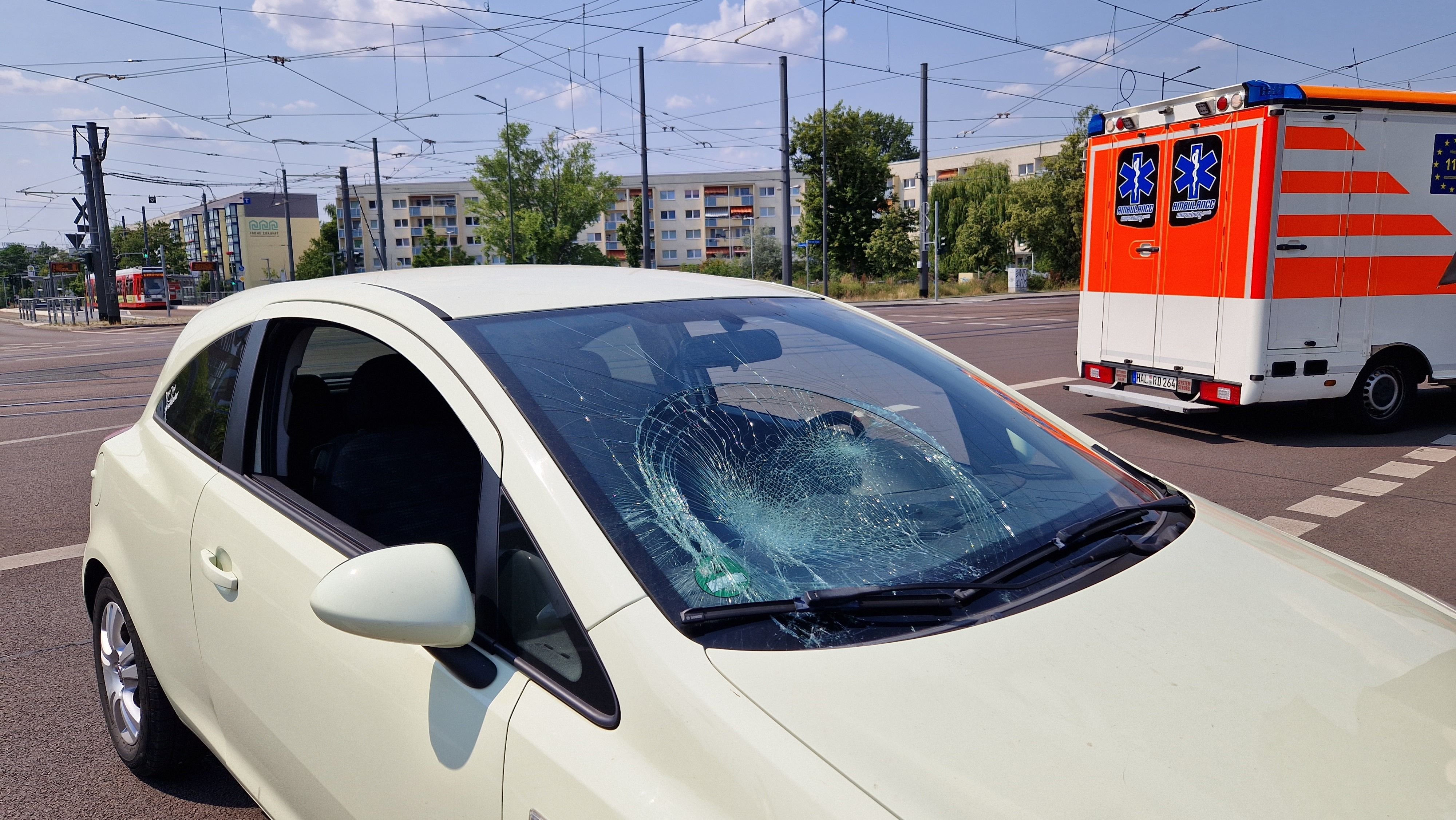 Auto Erfasst Radfahrer In Halle: Unfall In Der Südstadt: Radfahrer In ...