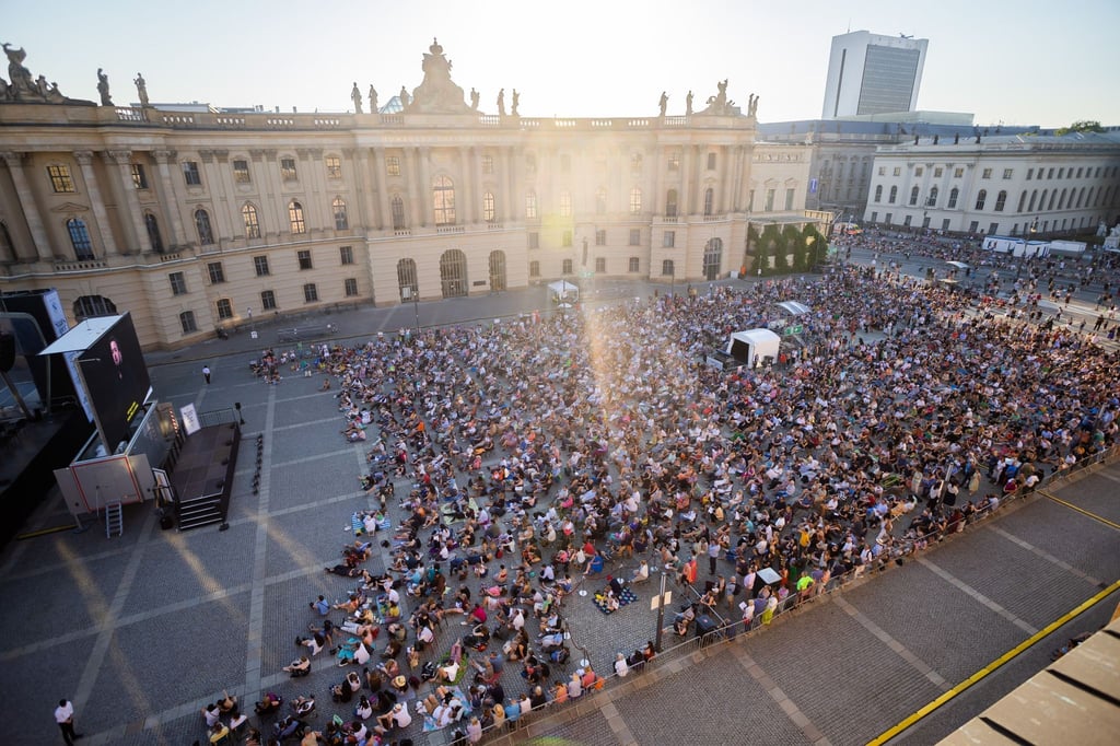 Live-Übertragung von Giuseppe Verdis „Don Carlo“ in Berlin - eine Aufführung unter der musikalischen Leitung von Daniele Rustioni.