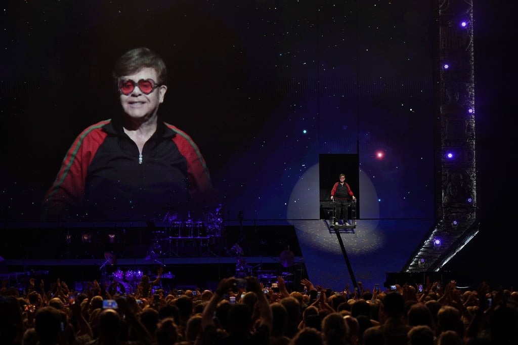 Pop-Star Elton John bei seinem Konzert der Abschiedstournee „Farewell Yellow Brick Road“ in Stockholm.
