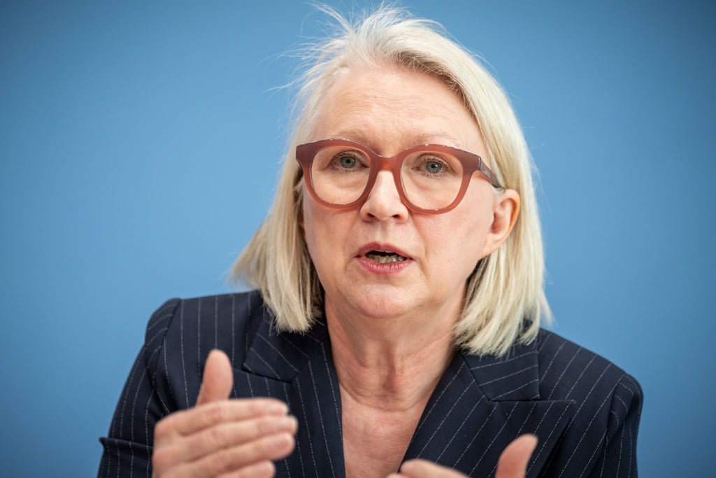 Die „Wirtschaftsweise“ Monika Schnitzer hat einen Vorstoß zur Witwenrente gemacht.