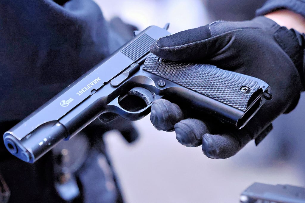 Im Landkreis Börde gibt es über 3500 Waffen. Hinzu kommen mindestens 1000 Schreckschusswaffen. Zuständig dafür ist das Rechtsamt des Landkreises Börde. Auch für den Entzug von Waffen – etwa, wenn die Besitzer straffällig werden.