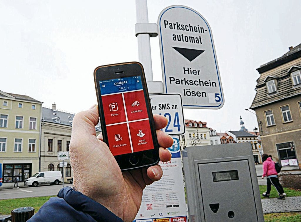 In Eisleben kann die Parkgebühr am Parkautomaten oder per App gezahlt werden.
