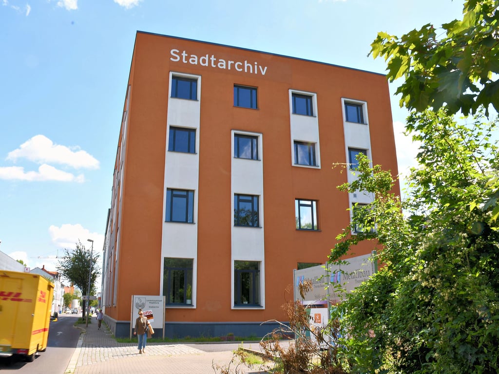 Das Stadtarchiv Magdeburg an der Mittagstraße im Stadtteil Neue Neustadt ist an seine Kapazitätsgrenzen gestoßen. Außerdem ist es sanierungsbedürftig. Vor allem der Keller macht Probleme.