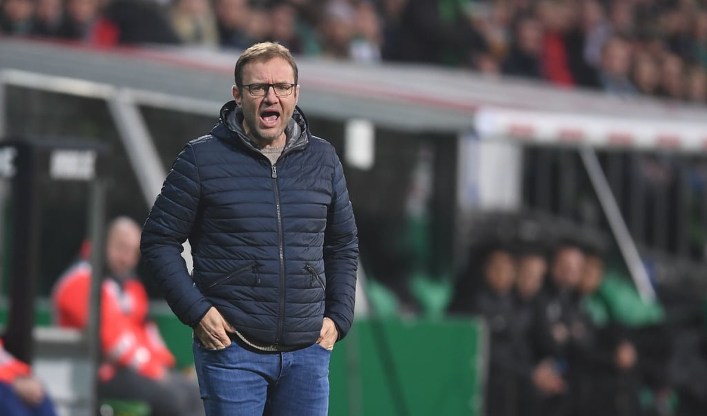 Werder Trainer Thomas Horsch ruft an der Seitenlinie.