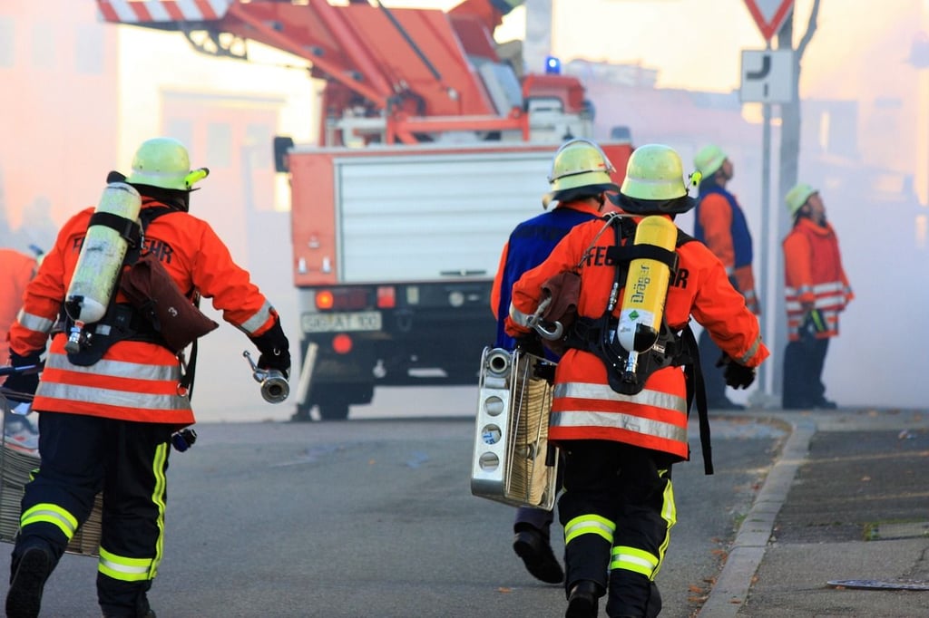 Brand in Demker bei Stendal: Ein Wintergarten ging in Flammen auf. Zwei Menschen erlitten eine Rauchgasvergiftung. Symbolbild: