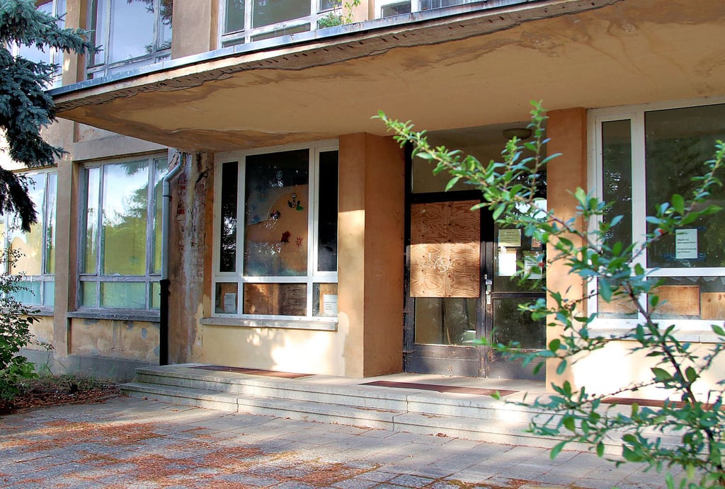 Seit Jahren liegt die Schule im Loburger Triftweg in einem Dornröschenschlaf. Nun wurde eine Zwangsversteigerung anberaumt.
