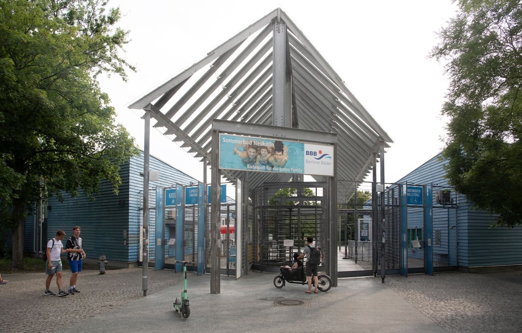 Wegen des hohen Krankenstands der Mitarbeiter bleibt das Columbiabad in Neukölln weiterhin geschlossen.