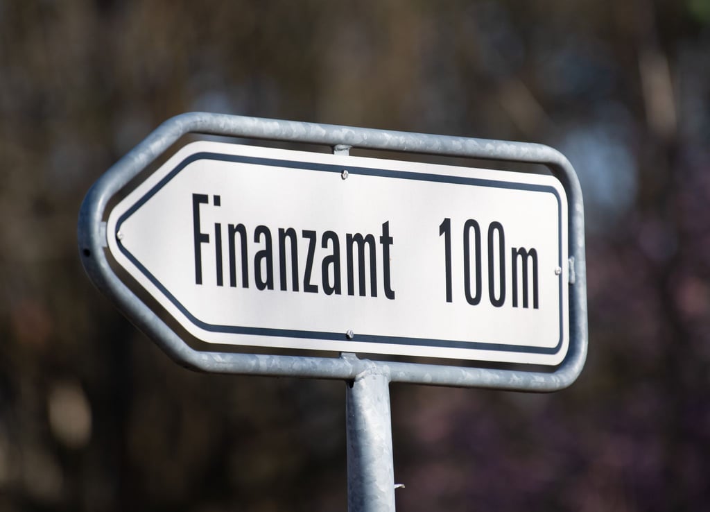 Für Deutschland rechnet das Finanzministerium mit Steuermehreinnahmen im dreistelligen Millionenbereich - erst ab dem zweiten Jahr nach Einführung der Mindeststeuer.