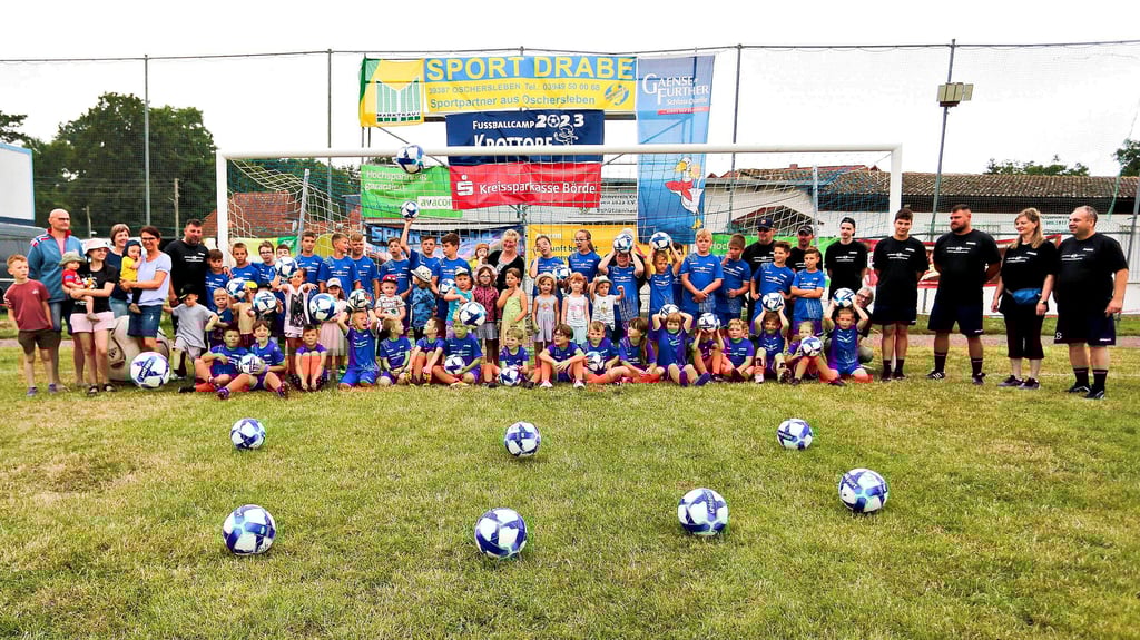 Eröffungs des 25. Fußballcamps in Krottorf.