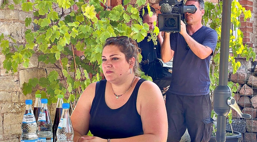 Marie Saudhof ist für den Ceres Award nominiert. Auch ein Kamerateam begleitete den Jury-Besuch.