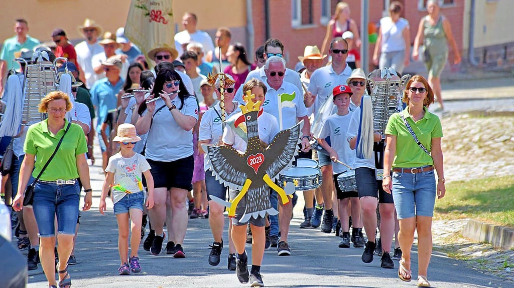 Heimat und Sch tzenfest Wie die Gro Schierstedter trotz