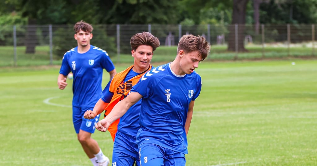 Als 15-Jähriger verließ Willi Kamm (vorne) seine Heimat. Nun hat er es nicht mehr so weit bis nach Halle wie in den Vorjahren.