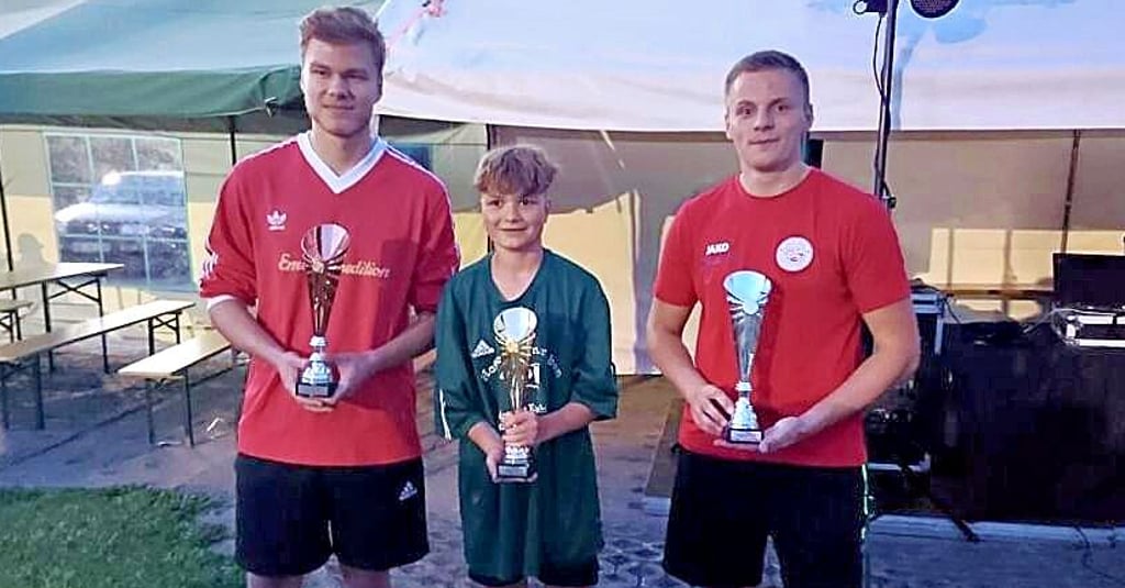 Den Sieg beim Kleinfeld-Fußballturnier um den Pappel-Cup holten sich die Gastgeber, gefolgt von Ajax Dauerstramm und USV Uhrsleben.