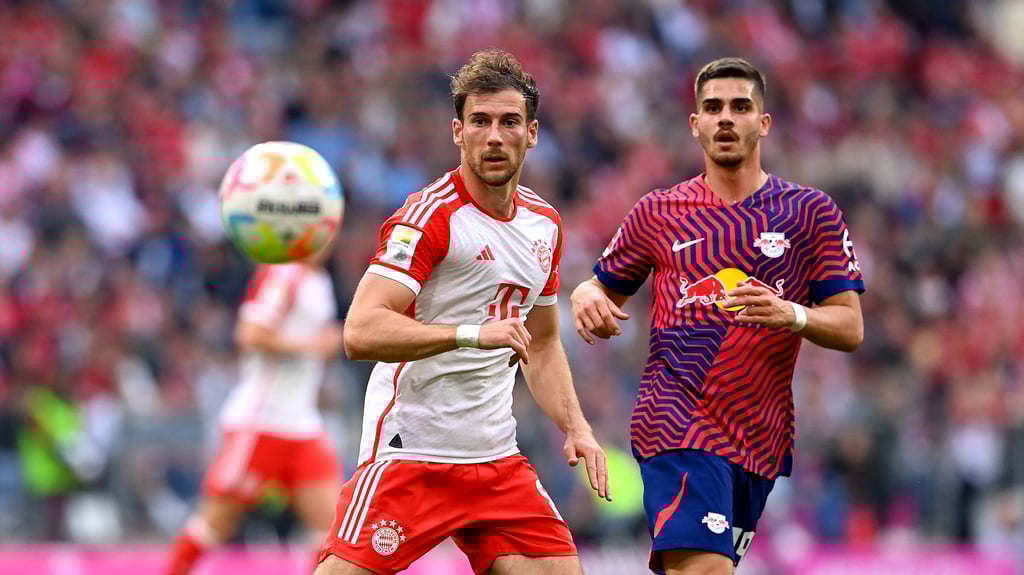 André Silva&nbsp;(r.) neben Bayern-Profi Leon Goretzka.