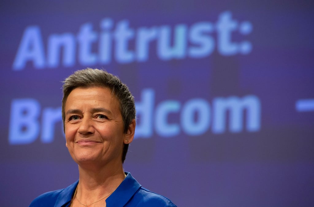 EU-Wettbewerbskommissarin Margrethe Vestager spricht während einer Pressekonferenz über eine Kartellentscheidung zu Broadcom in Brüssel.