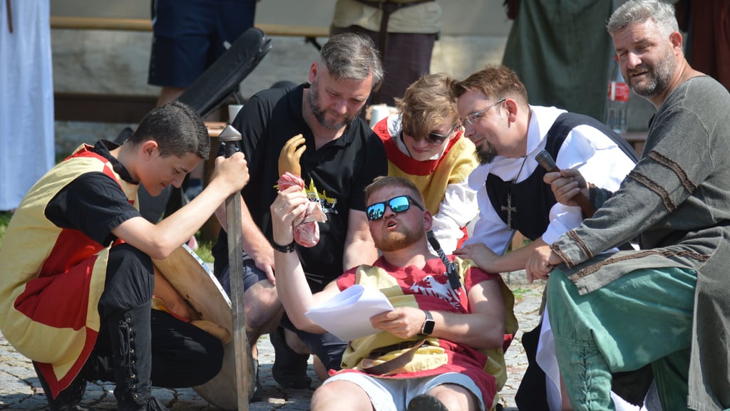 Die wohl bedeutenste Szene des Stücks: Rudolf von Rheinfelden (gespielt von Daniel Fischer) wird im Kampf tödlich verwundet und verliert seine Hand, die berühmte "Schwurhand".