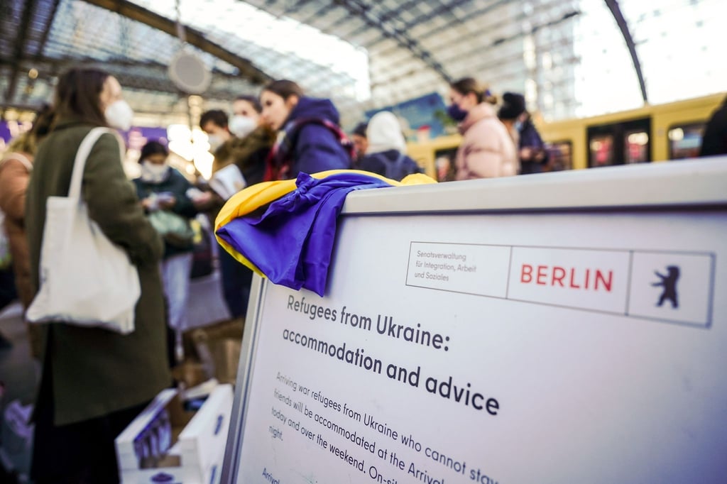 Geflüchtete aus der Ukraine nach ihrer Ankunft am Berliner Hauptbahnhof.