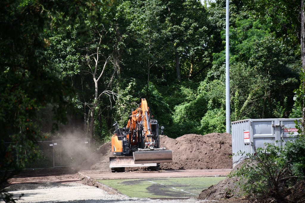 In Magdeburg wird ein neuer Spielplatz gebaut.