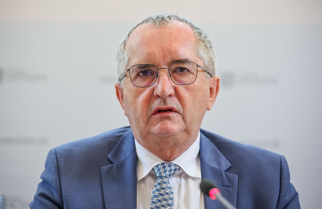 Regionalentwicklungsminister Thomas Schmidt (CDU) in einer Pressekonferenz.