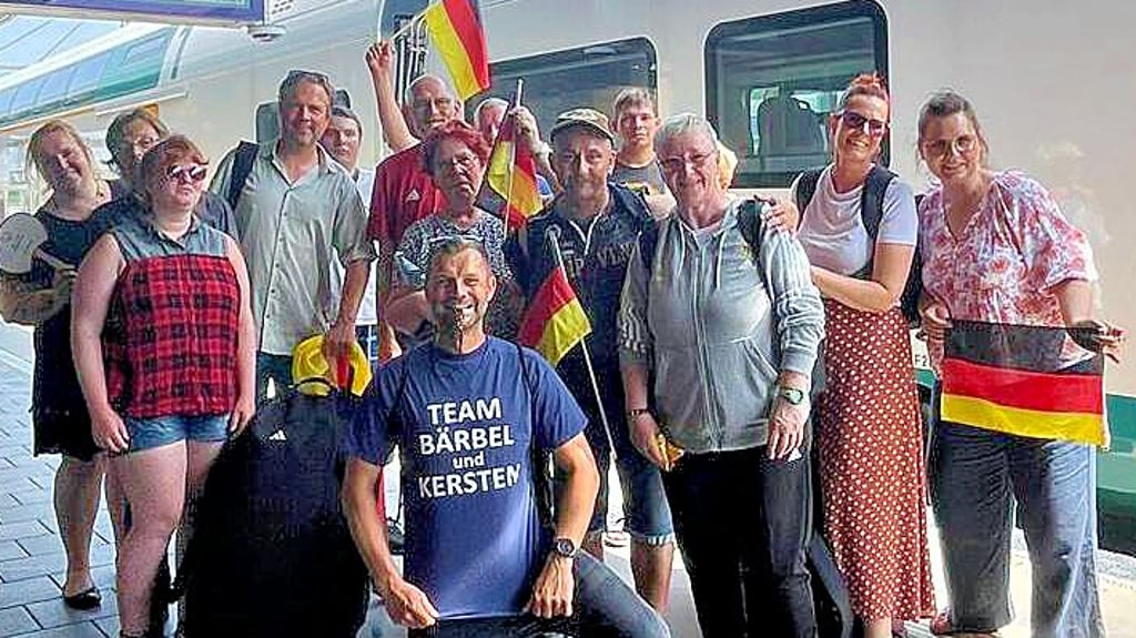 Mit den Sportlern aus Haldensleben und Wanzelben reiste eine Delegation der Lebenshilfe als „Team Bärbel und Kersten“.