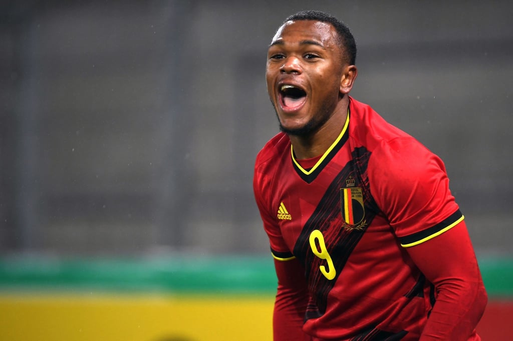 Lois Openda von Belgien jubelt über das Tor zum 1:3. Der Stürmer soll zu RB Leipzig wechseln.