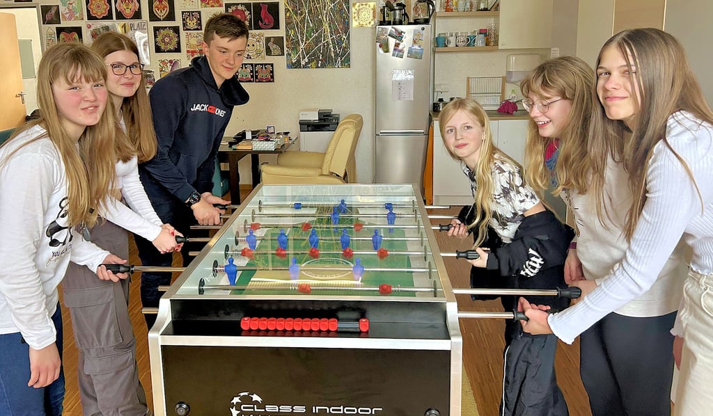 Im Hort des Albert-Einstein-Gymnasiums werden die Plätze langsam eng. Aus ursprünglich 56 Betreuungsplätzen wurde mittlerweile eine Notlösung für 138 Schüler gefunden.