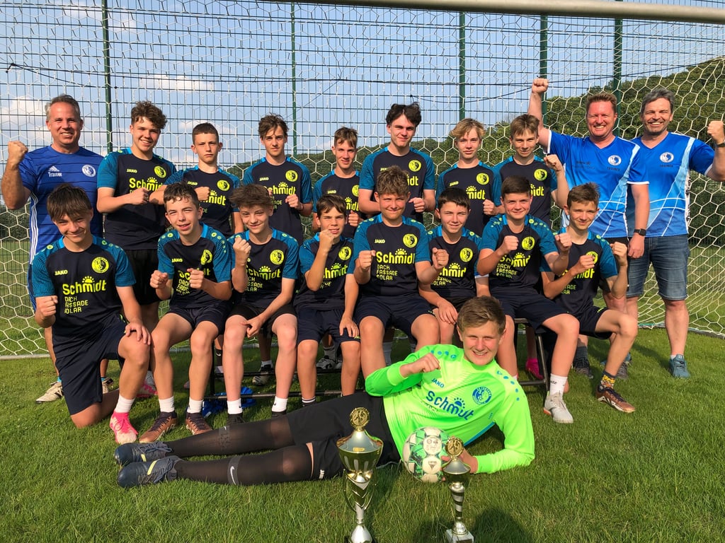 Sie haben es geschafft. Die C-Junioren von Fortuna Leißling sind Kreismeister und Pokalsieger geworden.