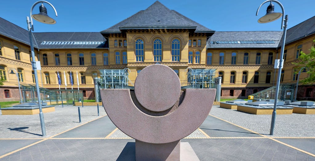 Die Klinikleitung des Bergmannstrost entschuldigt sich für die fehlerhaften Abrechnungen und will Mitarbeitern Geld nachzahlen.
