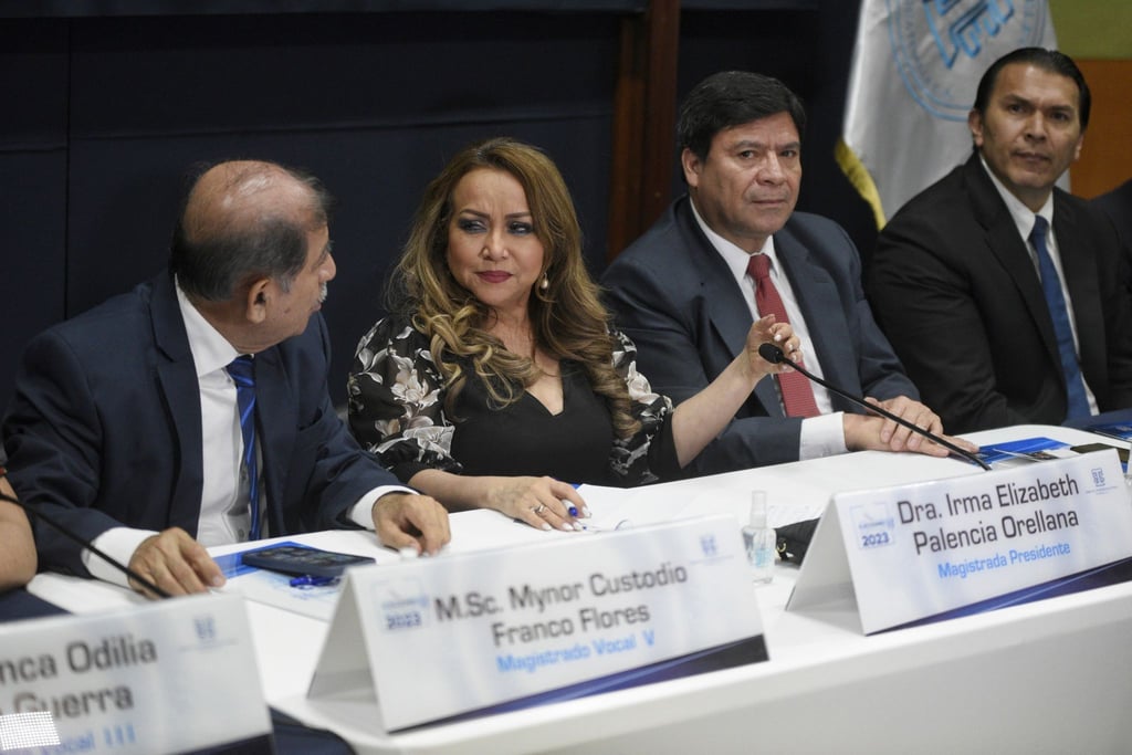 Richter des Obersten Wahltribunals schickten die Kandidaten Torres und Arévalo in die Stichwahl in Guatemala.