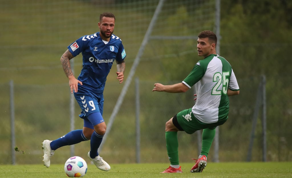Trifft in der Vorbereitung regelmäßig für den 1. FC Magdeburg: Stürmer Luc Castaignos (l.), der nach seiner Verletzung wieder voll belastbar ist.