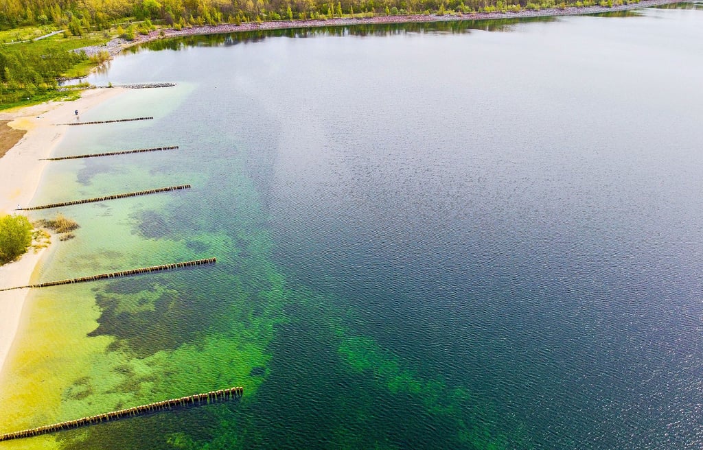 Idyllisch ist es heute am Geiseltalsee wie hier in Frankleben. Erst vor 20 Jahren wurde mit Beginn der Flutung die Grundlage dafür gelegt.