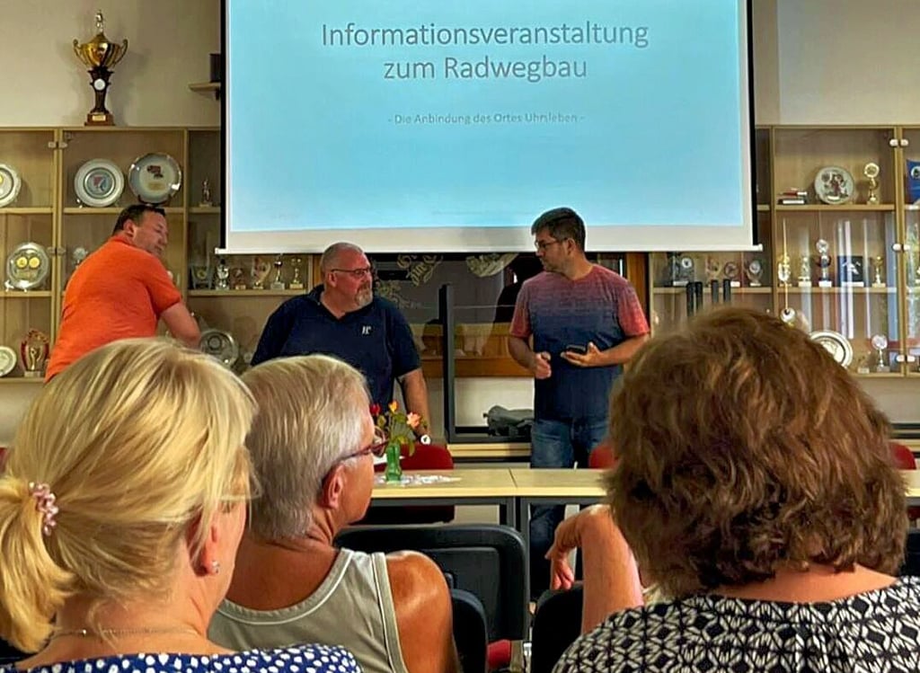 Während eines Info-Abends wurden die Bürger über den Stand zum geplanten Radwegebau zwischen Uhrsleben und Erxleben informiert.