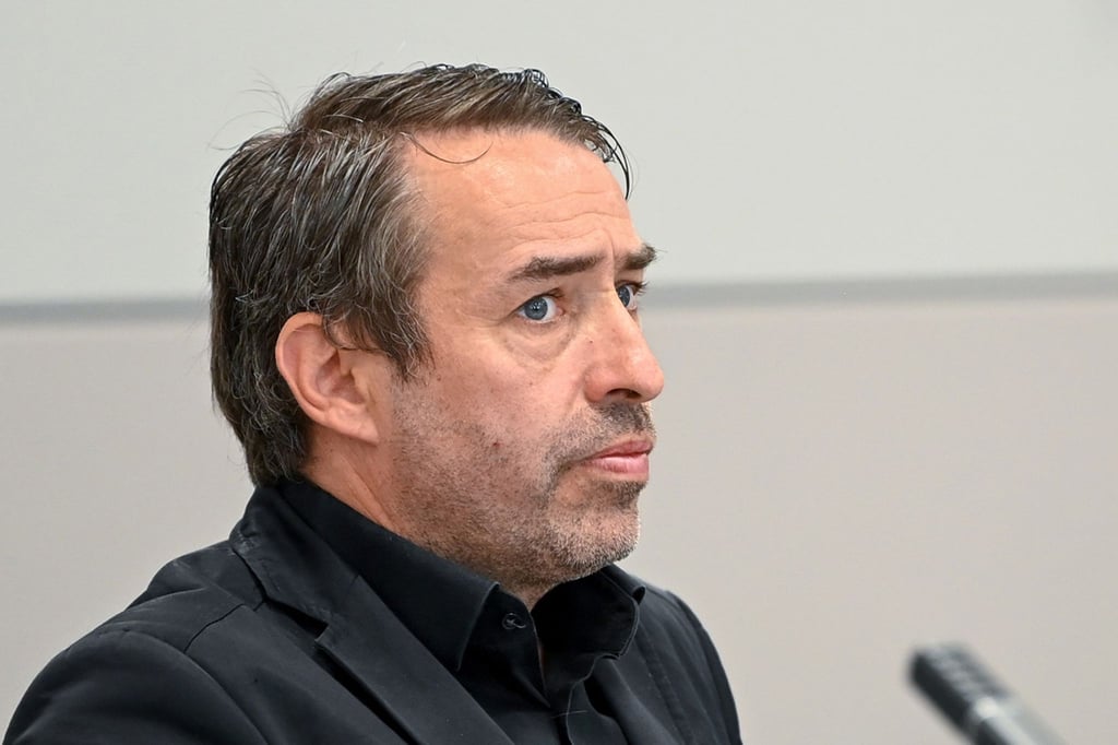 Rechtsextremist Sven Liebich sitzt im Amtsgericht, in dem die Hauptverhandlung stattfindet.