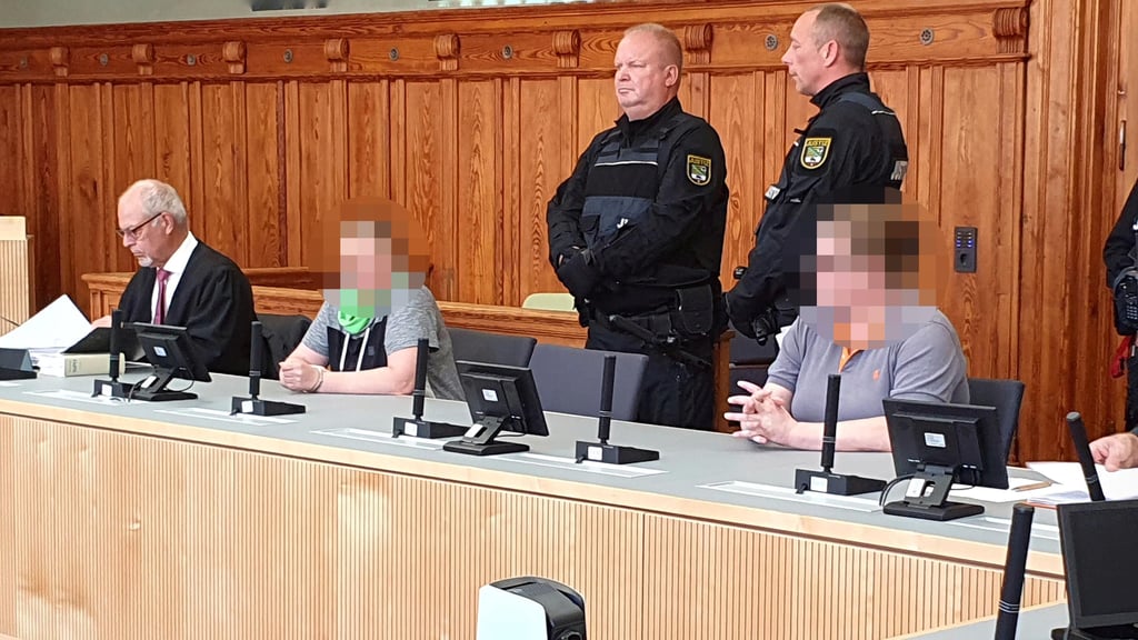 Am Landgericht Magdeburg wird gegen zwei Ascherslebenerinnen verhandelt, denen Handel mit Drogen und Waffenbesitz vorgeworfen wird.